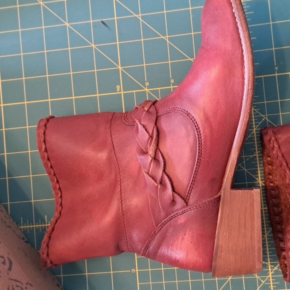 Musse & Cloud Red Leather Distressed Finish Boots - Picture 8 of 13